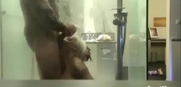 Deutsches Paar wird heimlich mit versteckter Kamera beim Ficken in der Dusche gefilmt